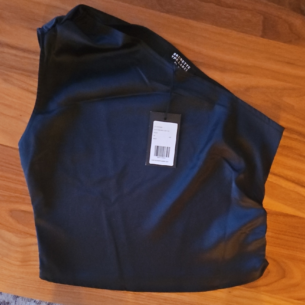 NWT Brunette The Label - Black One-Shoulder Top